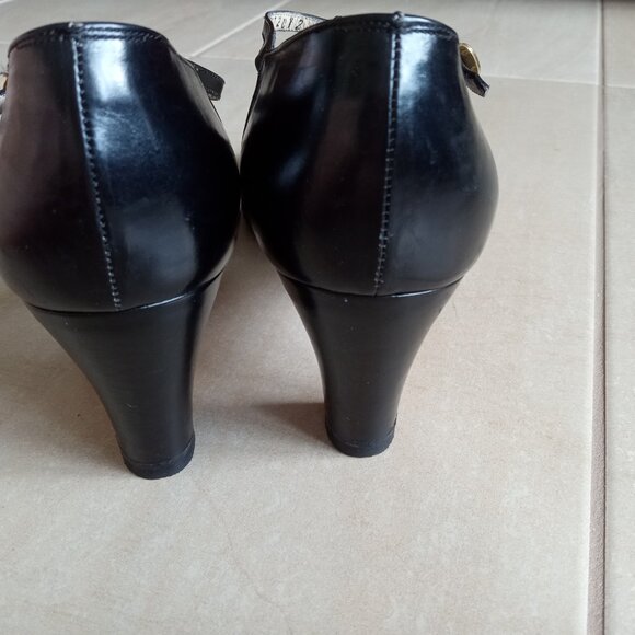 Vintage Salvatore Ferragamo Women's Black T-Strap Pumps - Picture 10 of 16
